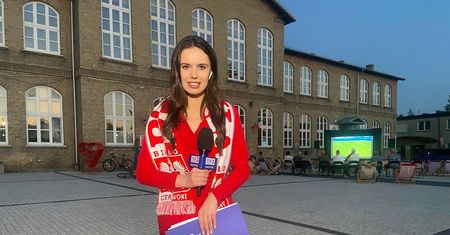 Śliczna dziennikarka TVP w strefie kibica. Fani wyłapali ważny szczegół