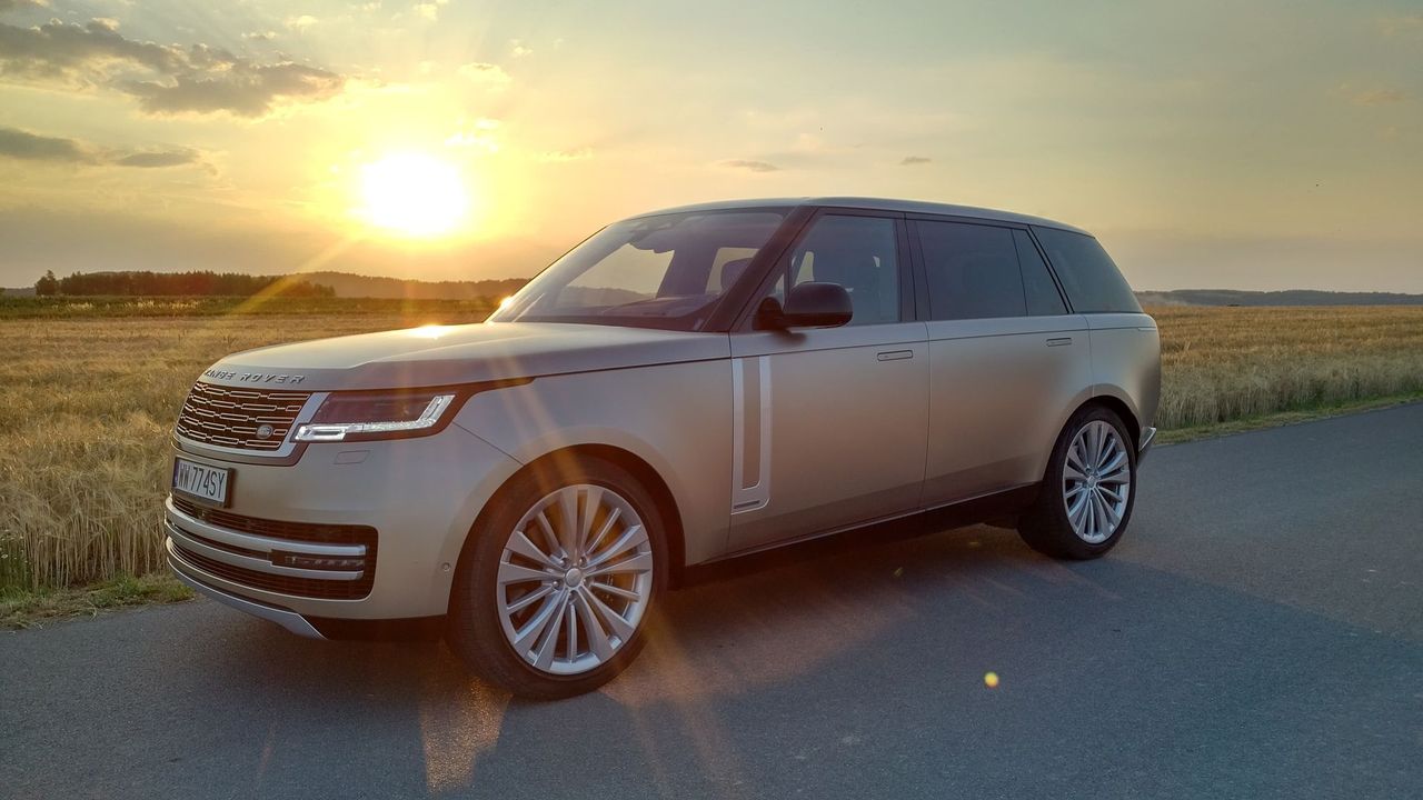 Test: "Duży Range Rover" - złoty i nieskromny