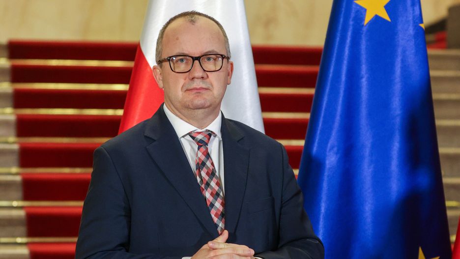 Katowice, 29.04.2025. Minister sprawiedliwości Adam Bodnar podczas briefingu prasowego w Śląskim Urzędzie Wojewódzkim w Katowicach, w związku ze zdarzeniami w Krakowie i tragiczną śmiercią lekarza, 29 bm. We wtorek 29 bm. zamordowany został lekarz ortopeda krakowskiego Szpitala Uniwersyteckiego Tomasz Solecki. Sprawca był funkcjonariuszem SW. Szef MS Adam Bodnar poinformował, że będzie wnioskował do premiera o odwołanie płk. Andrzeja Pecki ze stanowiska dyrektora generalnego Służby Więziennej. (mr) PAP/Kasia Zaremba