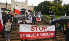 "Chcemy walczyć z segregacją sanitarną". Nowy ruch przeciwników szczepień