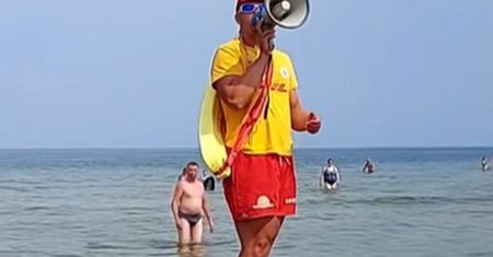 Prawie milion wyświetleń. Ratownicy dali lekcję plażowiczom