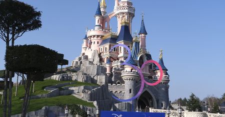 Skandal w podparyskim Disneylandzie. Na miejscu zorganizowano FIKCYJNY ŚLUB, a "panną młodą" była... 9-latka. Interweniowały służby