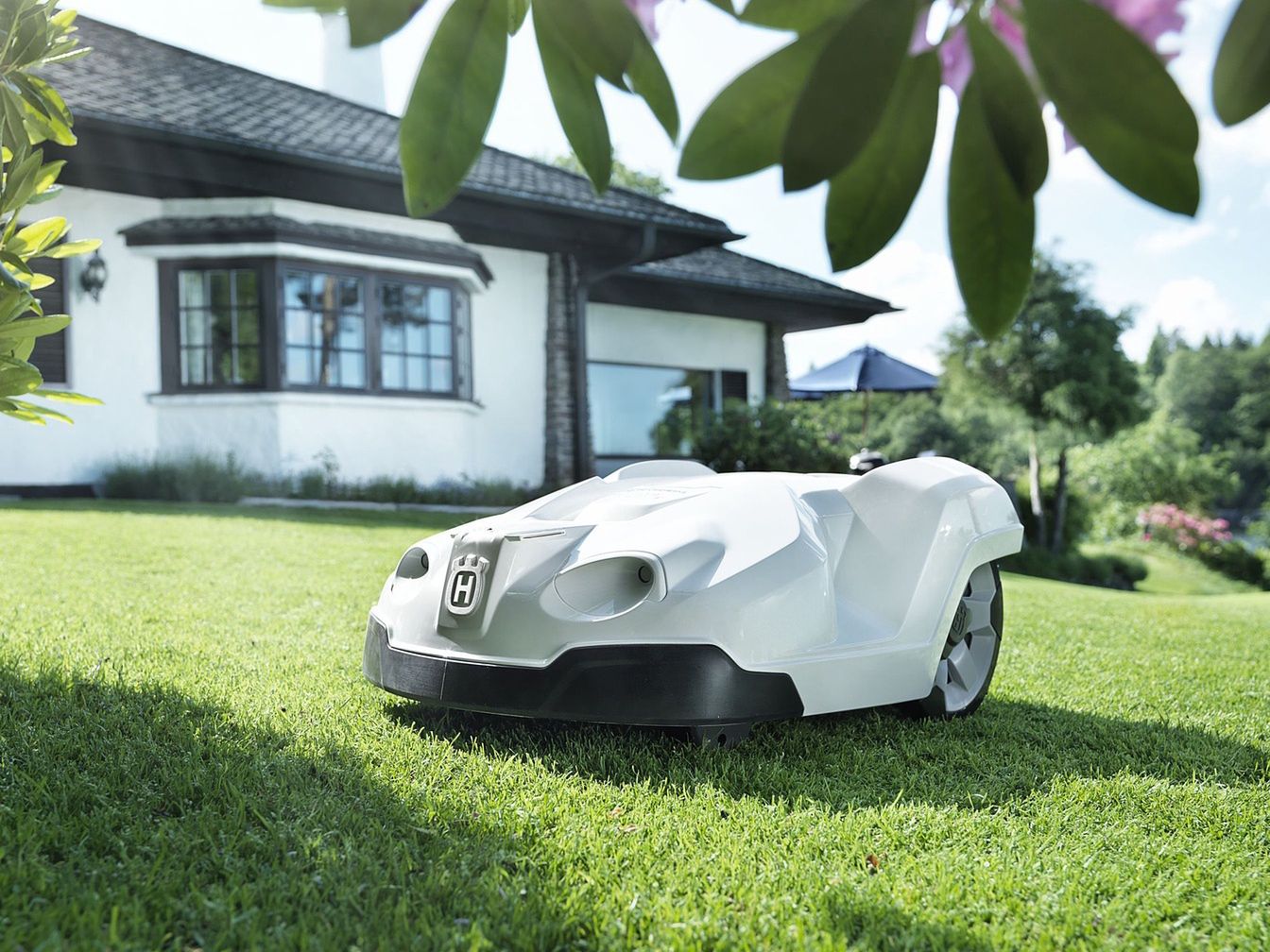 Robot koszący uprzyjemni prace w ogrodzie