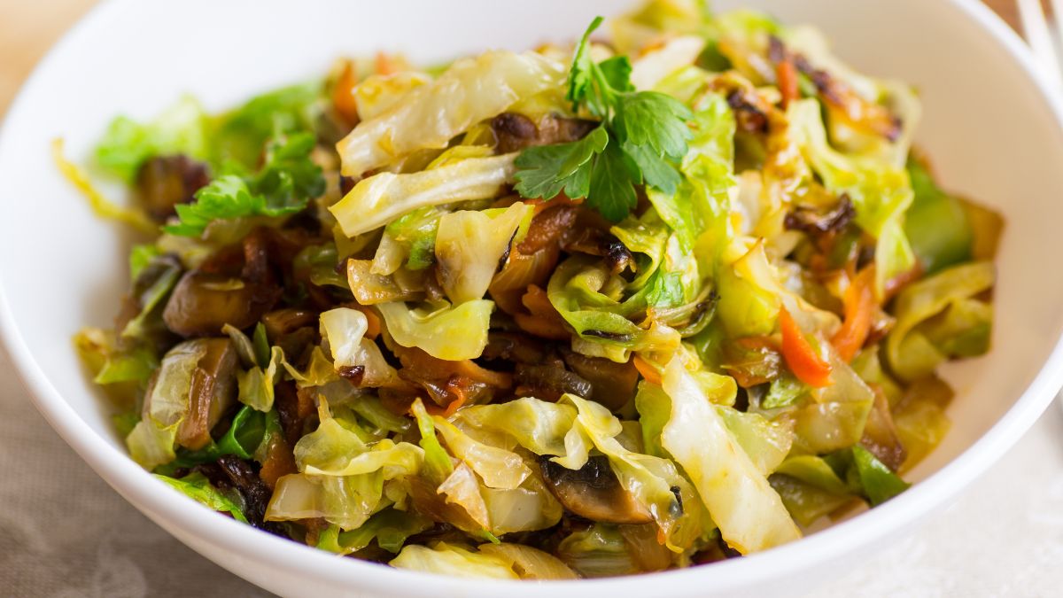 Młoda kapusta nie potrzebuje wielu dodatków – taka jest pyszna