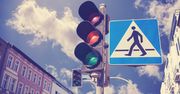 Czy będziemy przechodzić przez jezdnię na czerwonym świetle?