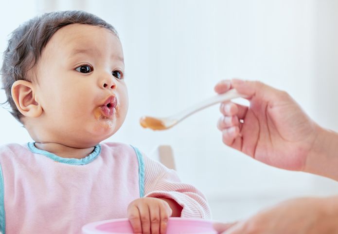 Ugotowana marchewka może być pierwszym pokarmem stałym dla niemowlęcia