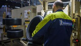 Duże zwolnienia we Francji. Premier reaguje na decyzję Auchan i Michelin