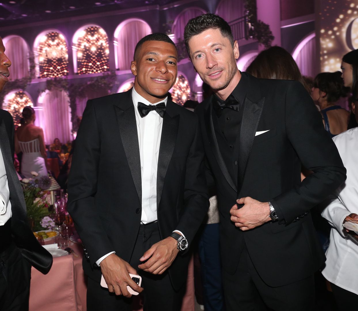 CAP D'ANTIBES, FRANCE - MAY 26: Soccer Player Kylian Mbappé and Robert Lewandowski attend the amfAR Cannes Gala 2022 at Hotel du Cap-Eden-Roc on May 26, 2022 in Cap d'Antibes, France. (Photo by Gisela Schober/Getty Images for amfAR)