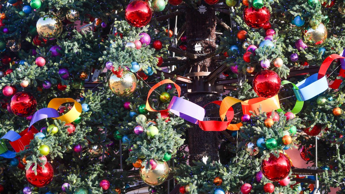 Warszawa rozdaje ozdoby choinkowe na święta