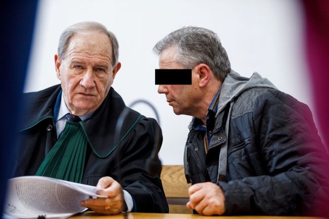 Właściciel psów, które zagryzły człowieka, zmienił zdanie. Zapewnia, że zwierzęta polizały ofiarę już po jej śmierci