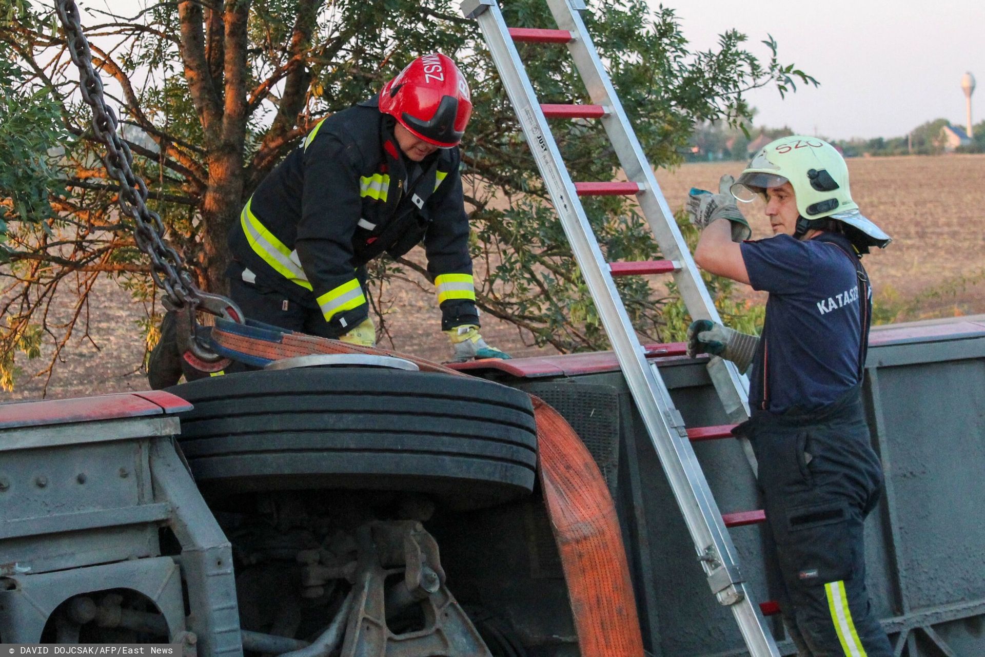 Tragedia na Węgrzech: 12 ofiar wypadku autokaru z Polakami – szukamy bliskich