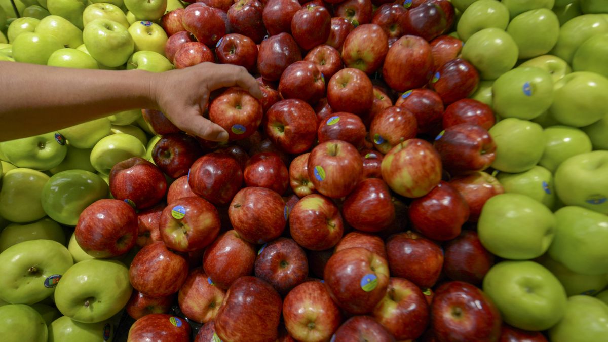 Jabłka mogą być pokryte chemicznymi substancjami