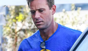 Upadły aktor powraca. Tak wygląda po latach