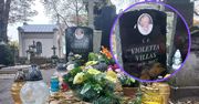 Poszliśmy na grób Violetty Villas. Kolor płyty nie jest przypadkowy