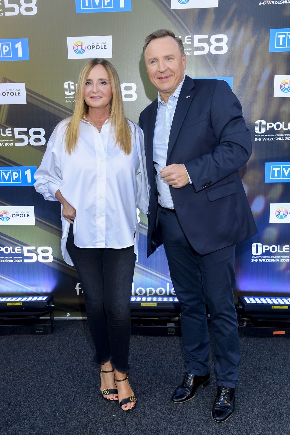 Joanna Kurska w butach Gucci za 3 TYSIĄCE okazuje czułości Jackowi Kurskiemu na ściance...