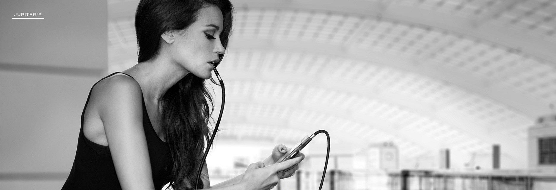 Vaporcade Jupiter to smartfon, który jest jednocześnie... e-papierosem 2