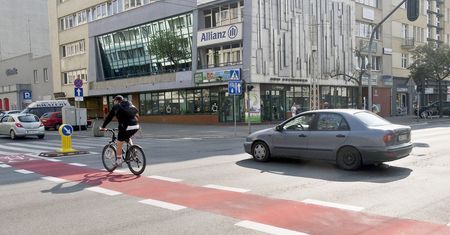 Kierowcy i rowerzyści na drodze. Sprawdź, jakie mają względem siebie obowiązki