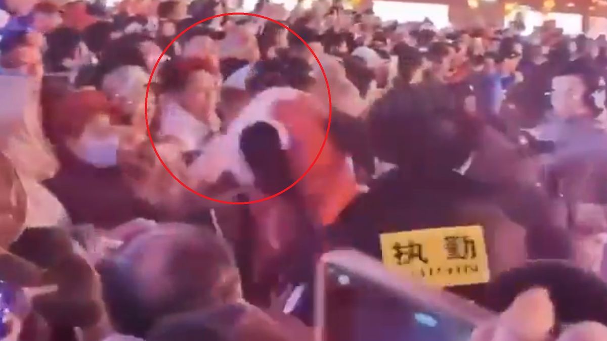 Robot pełniący funkcję obsługi festiwalu zaatakował kobietę