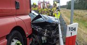 Wpadła hyundaiem w poślizg na S3. Uderzyła w bariery i zderzyła się z ciężarówką