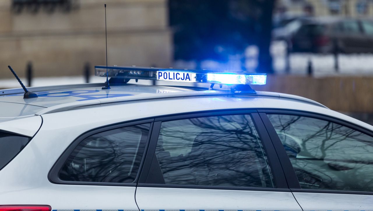 Miał się obnażać. Incydent w Olsztynie. Mężczyzna był w pończochach