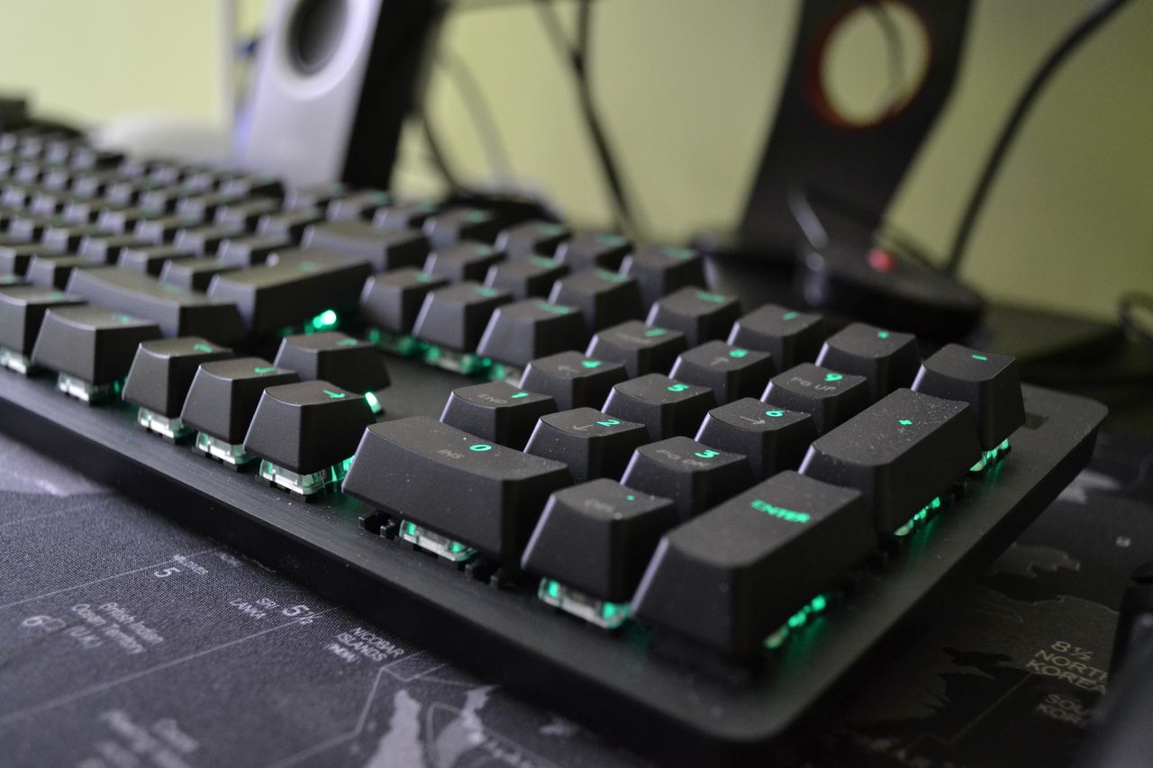 Logitech Carbon G512 — podświetlana klawiatura mechaniczna dla wymagających graczy