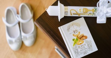 Pamiątka Pierwszej Komunii Świętej. Jaki upominek wybrać dla dziecka?