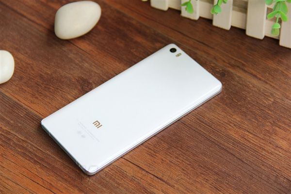 W skrócie: Xiaomi Mi Note na zdjęciach, koniec marki Ascend i i klon iPhone'a 6 37