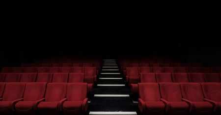 Powiatowy Przegląd Małych Form Teatralnych w Kazimierzy Wielkiej. Młodzi aktorzy wykazali się zaangażowaniem i pasją. Zobaczcie zdjęcia
