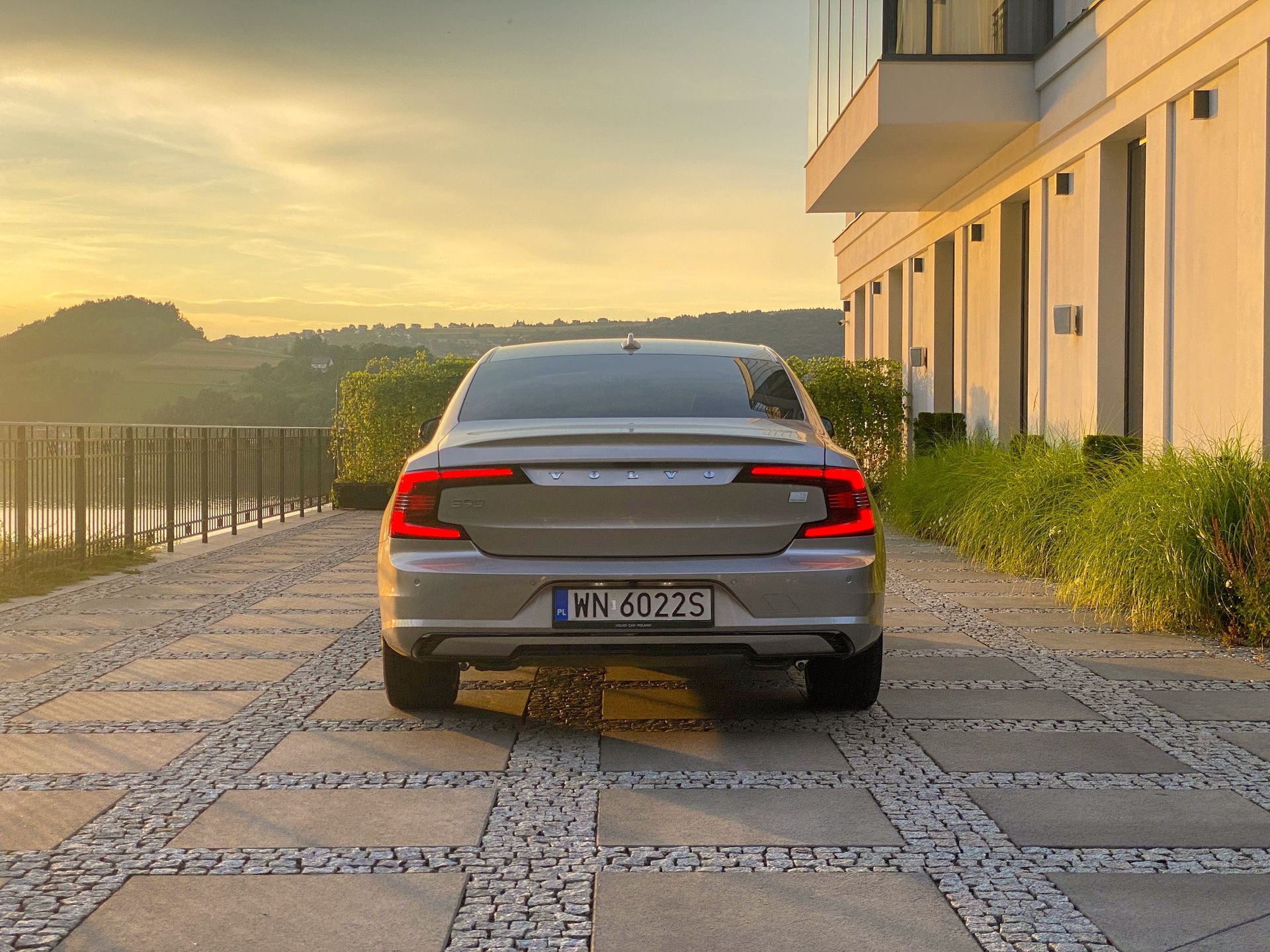 Volvo S90 T8