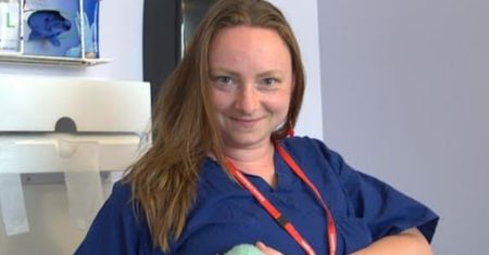 Pomaga Polkom rodzić w UK. Mówi, czym jest "poród na zdechłą żabę"