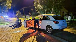 Żagań: Kierował autem pod wpływem narkotyków i zaatakował policjantów. 31-latek usłyszał zarzuty