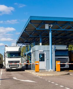 Chciał wwieźć do Polski koncentrat jabłkowy. Wpadł na granicy