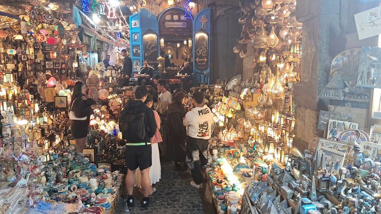 Tysiące turystów chcą poczuć ten klimat. Na jedną rzecz trzeba uważać