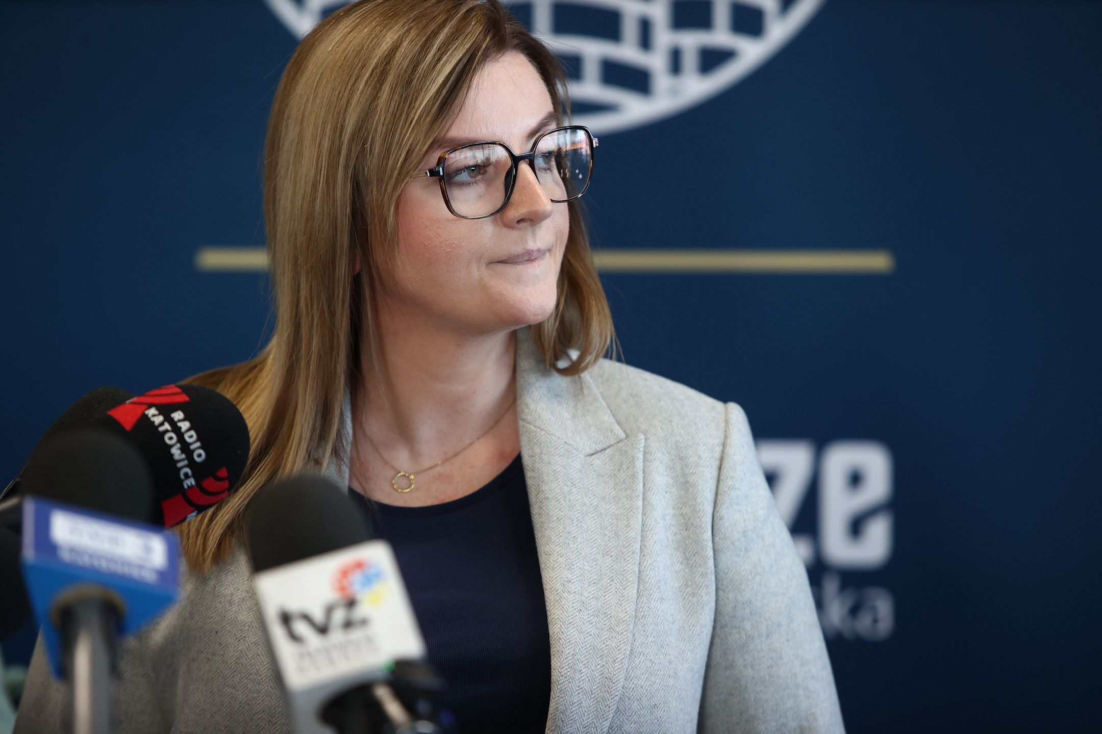 Prezydent Zabrza Agnieszka Rupniewska
Jarek Praszkiewicz
briefing prasowy, konferencja prasowa, Pi�ka no�na, prywatyzacja, prywatyzacja G�rnika Zabrze S.A., sport