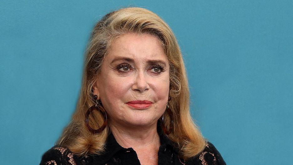 Catherine Deneuve w żałobie.