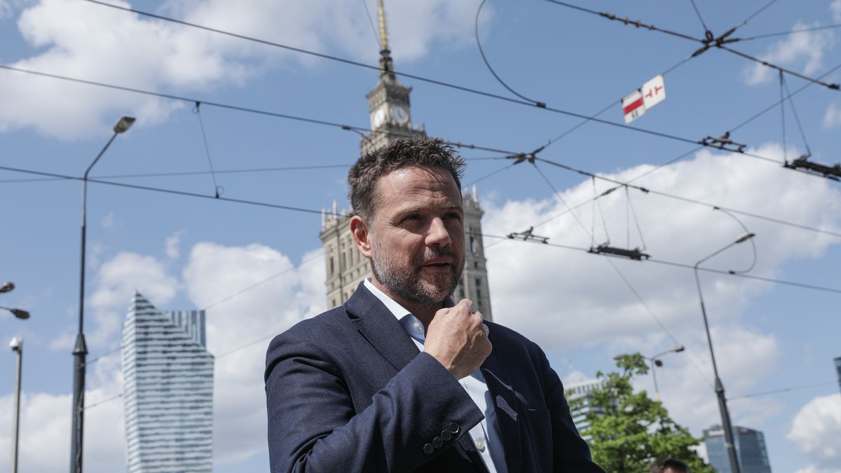 Warszawa 13.05.2022. Otwarcie naziemnych przejsc dla pieszych na rondzie Dmowskiego. N/z Rafal Trzaskowski.