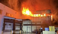 Potężny pożar na Mazowszu. 160 strażaków na miejscu. Były wybuchy