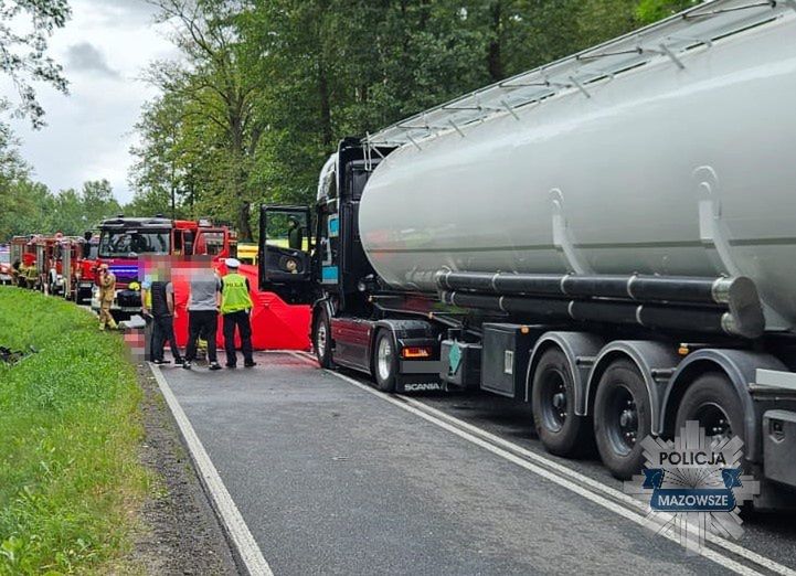 Opaleniec: Cztery osoby zginęły po zderzeniu auta osobowego i cysterny