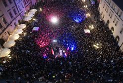 Zandberg pokazał zdjęcie z wiecu. Uderza w "politykę mieszkaniową PO-PiS"