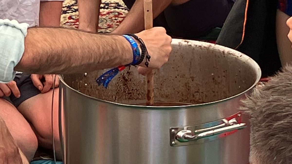 Kakao ceremonialne gotuje się ze zmielonych ziaren kakaowca