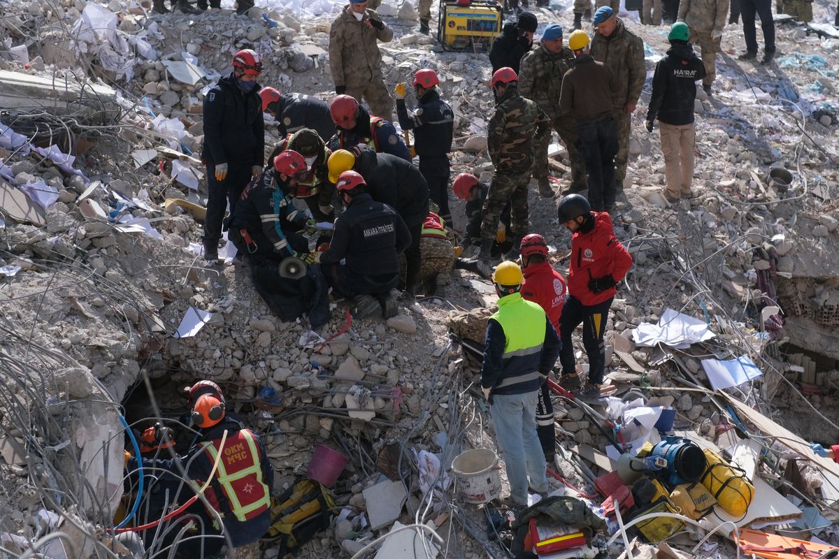  Землетрус в Туреччині сколихнув увесь світ (Photo by Tunahan Turhan/SOPA Images/LightRocket via Getty Images)