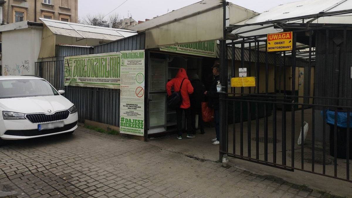 Jadłodzielnia na targowisku przy al. Tysiąclecia