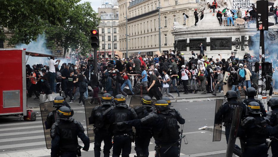 Zamieszki na tle rasowym w Londynie i Paryżu. Doszło do starć z policją