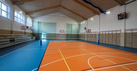 Bielsko-Biała. Nowa sala gimnastyczna w Starym Bielsku czeka na uczniów. "Poziom światowy"