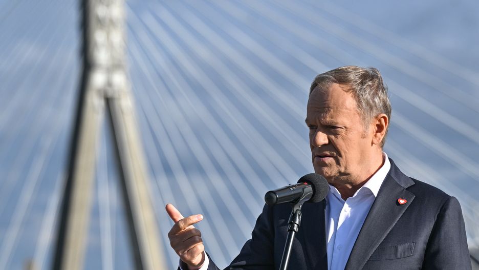 Warszawa, 26.10.2025. Premier Donald Tusk na konferencji prasowej w ramach debaty pt. "Demokracja równych szans. Rozmowy o wyzwaniach rozwojowych dla Polski", 26 bm. w Centrum Nauki Kopernik w Warszawie. Wydarzenie jest organizowane przez Instytut Obywatelski. (aldg) PAP/Radek Pietruszka