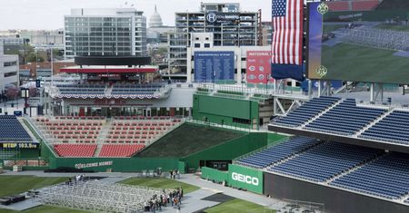 Strzelanina przed stadionem w Waszyngtonie w czasie meczu. Konieczna ewakuacja widzów