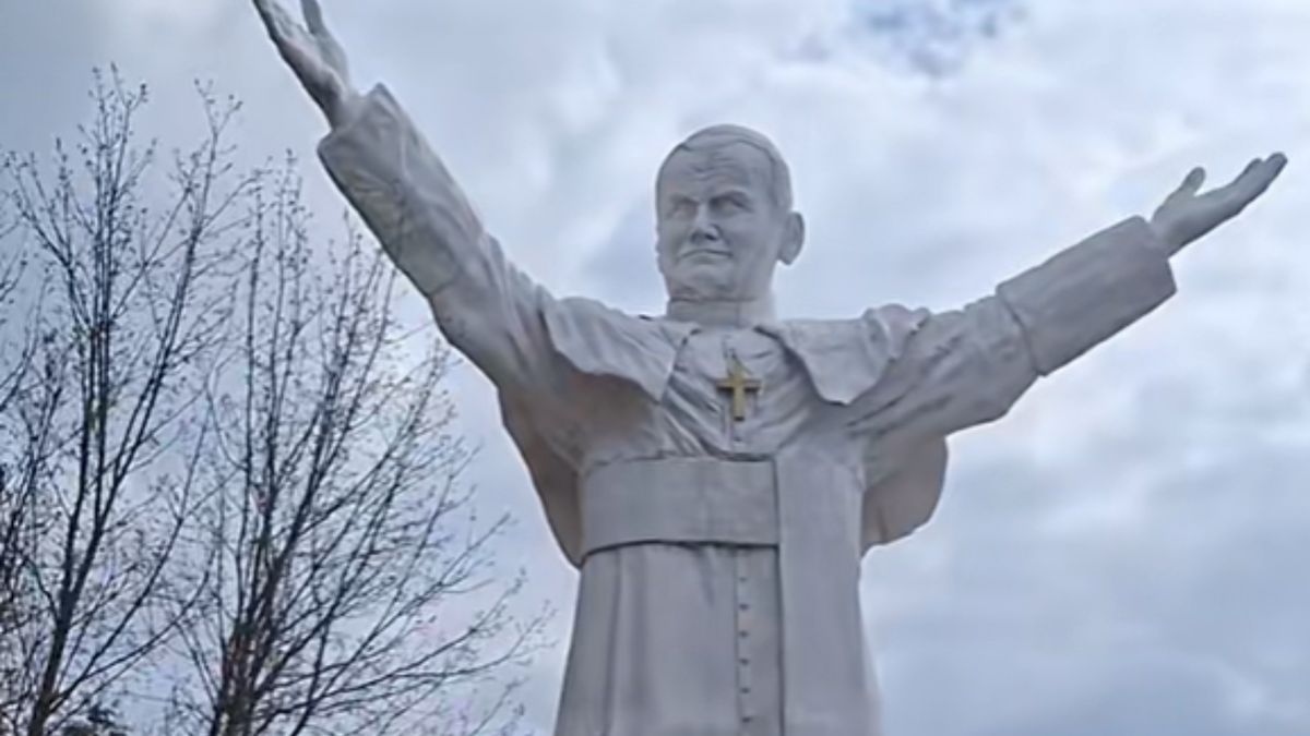 Pokazał, w jaki stanie jest olbrzymi pomnik Jana Pawła II.