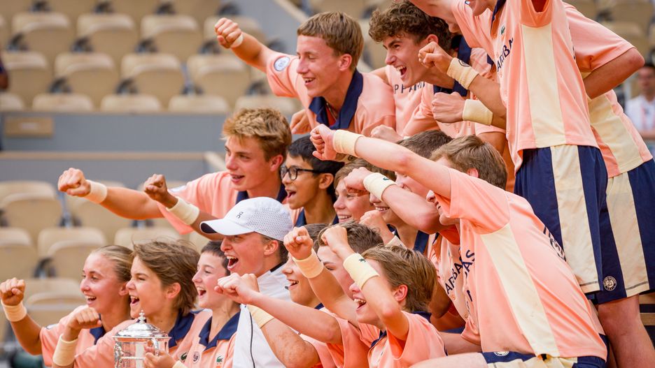 2023 French Open - Day Fourteen
PARIS, FRANCE - JUNE 10: Iga Swiatek of Poland celebrates with ball kids after victory during the Women's Singles Final Match against Karolina Muchova of Czech Republic during Day 14 of the French Open at Roland Garros on June 10, 2023 in Paris, France. (Photo by Andy Cheung/Getty Images)
Andy Cheung