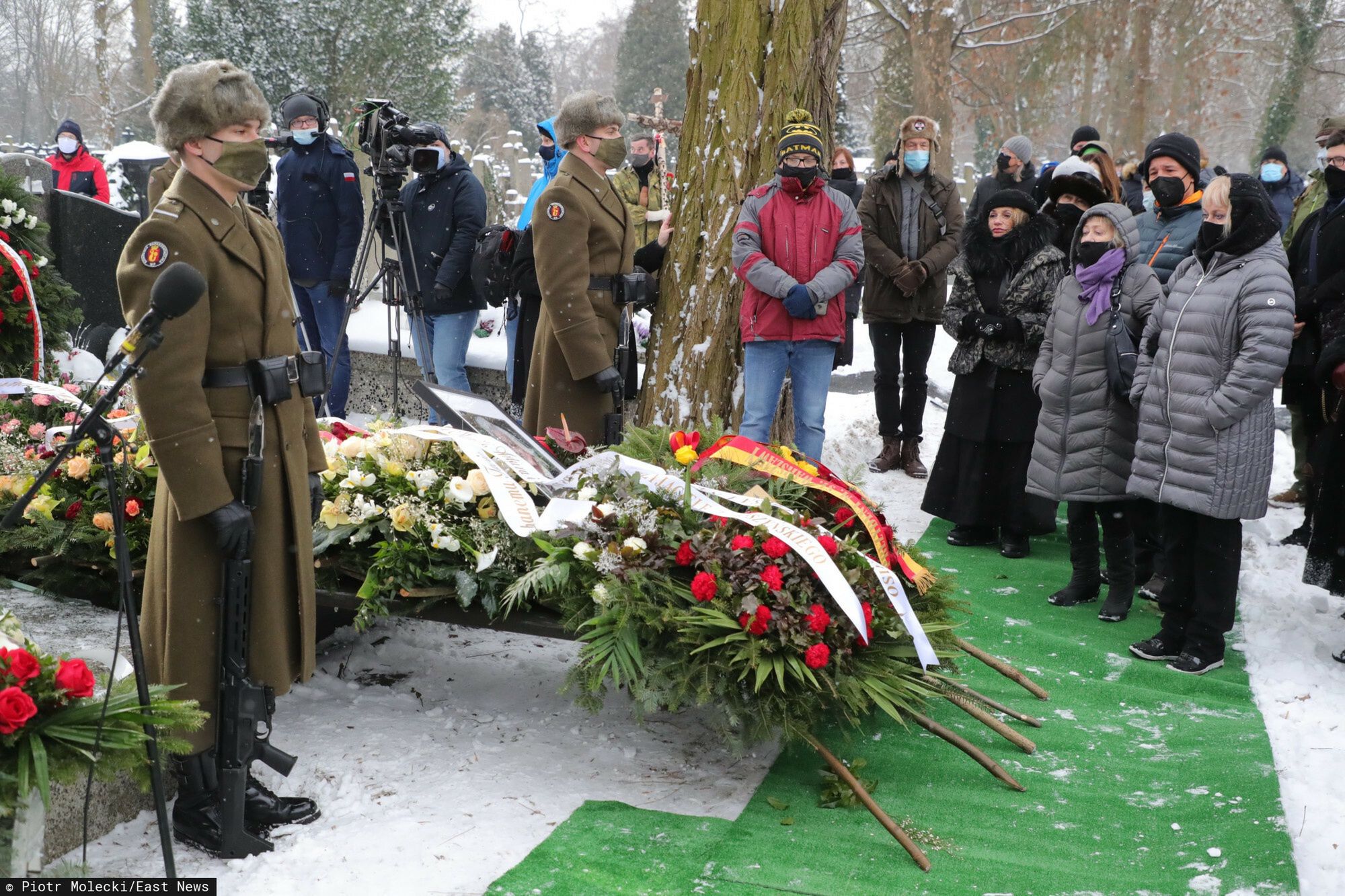 Tak wyglądał pogrzeb Papcia Chmiela. Pożegnano go z honorami