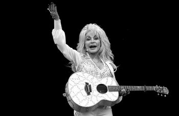 Dolly Parton nie żyje. Miała 80 lat